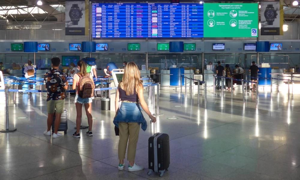 Με ειδική άδεια, 10ημερη καραντίνα και τριπλό αρνητικό PCR η είσοδος στην Ελλάδα από χώρες της Ν. Αφρικής